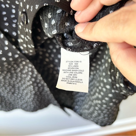 Courtenay women’s linen blend short sleeved button down blouse - Picture 6 of 8